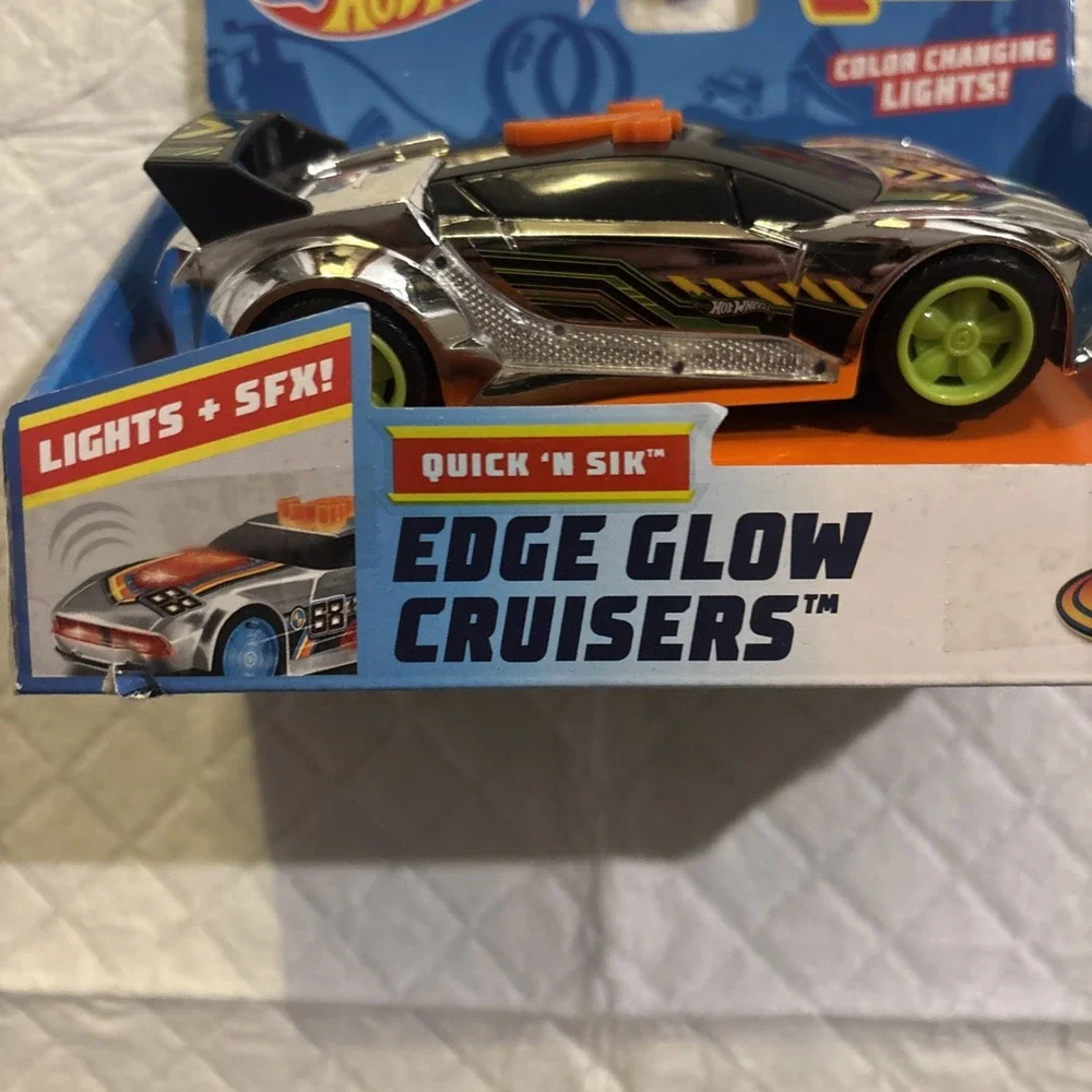 NIB Hot Wheels Edge Glow Cruisers Quick 'n Sik Light &‎ Sound Car